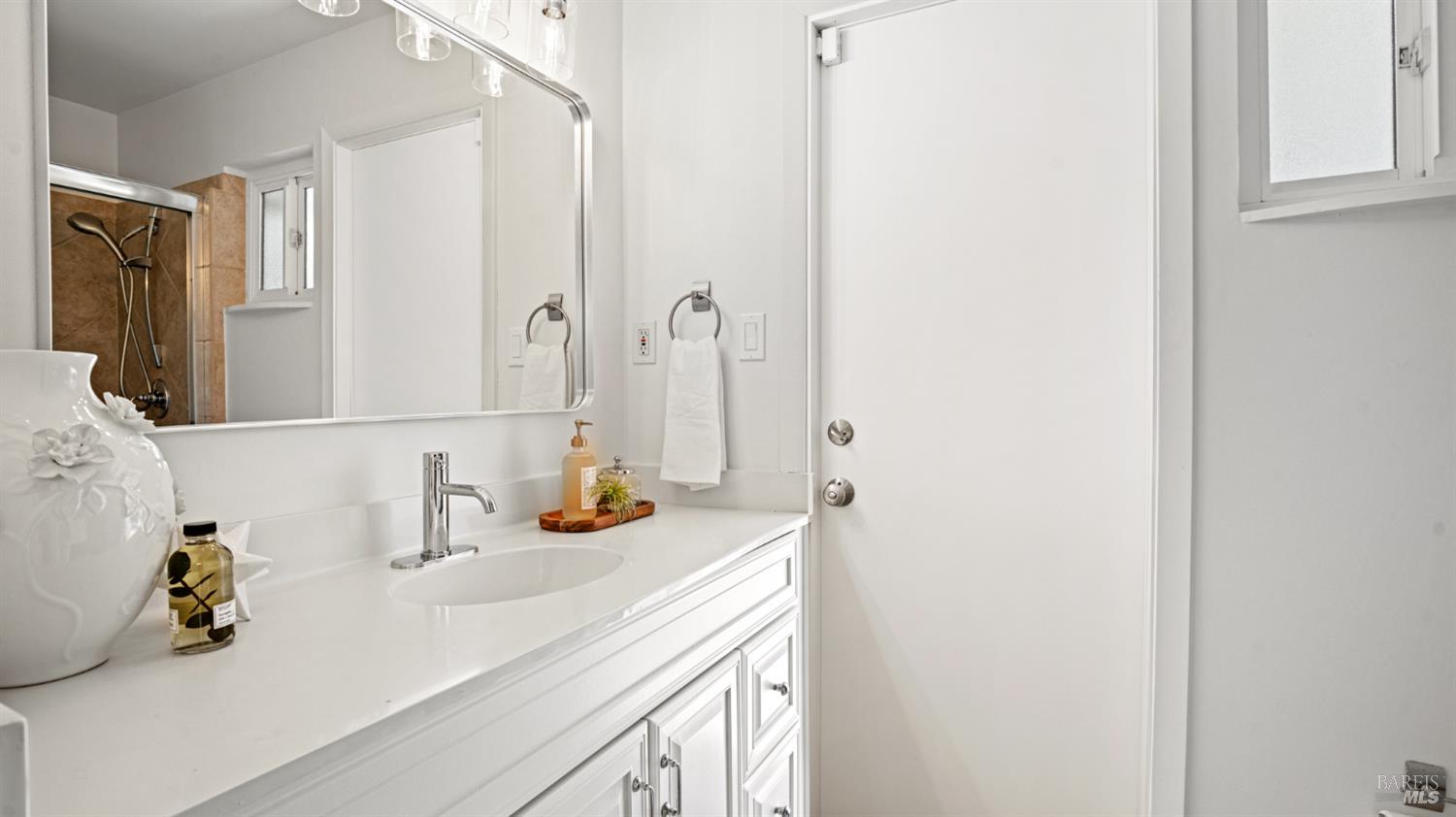 Detail Gallery Image 13 of 28 For 40 Staghound Psge, Corte Madera,  CA 94925 - 3 Beds | 2 Baths