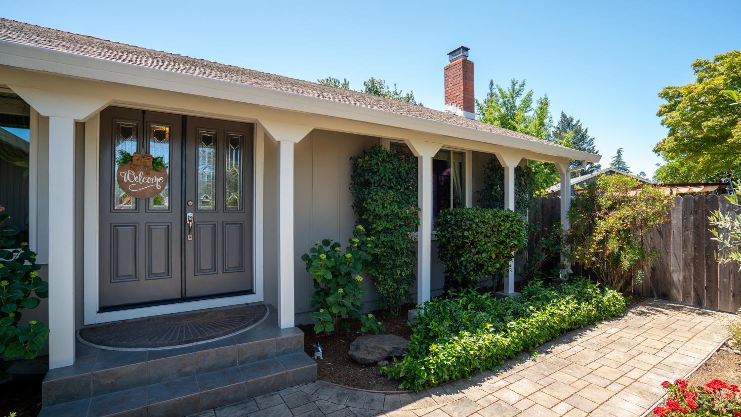 Detail Gallery Image 4 of 38 For 1523 Bruce Ct, Santa Rosa,  CA 95401 - 3 Beds | 2 Baths
