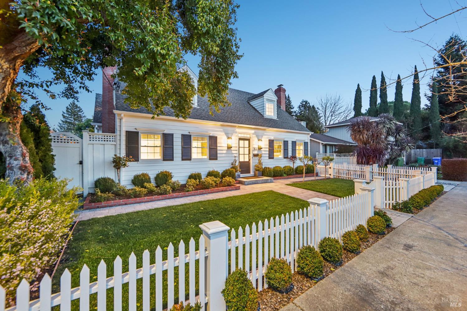 Detail Gallery Image 1 of 1 For 866 4th St, Sonoma,  CA 95476 - 3 Beds | 2/1 Baths