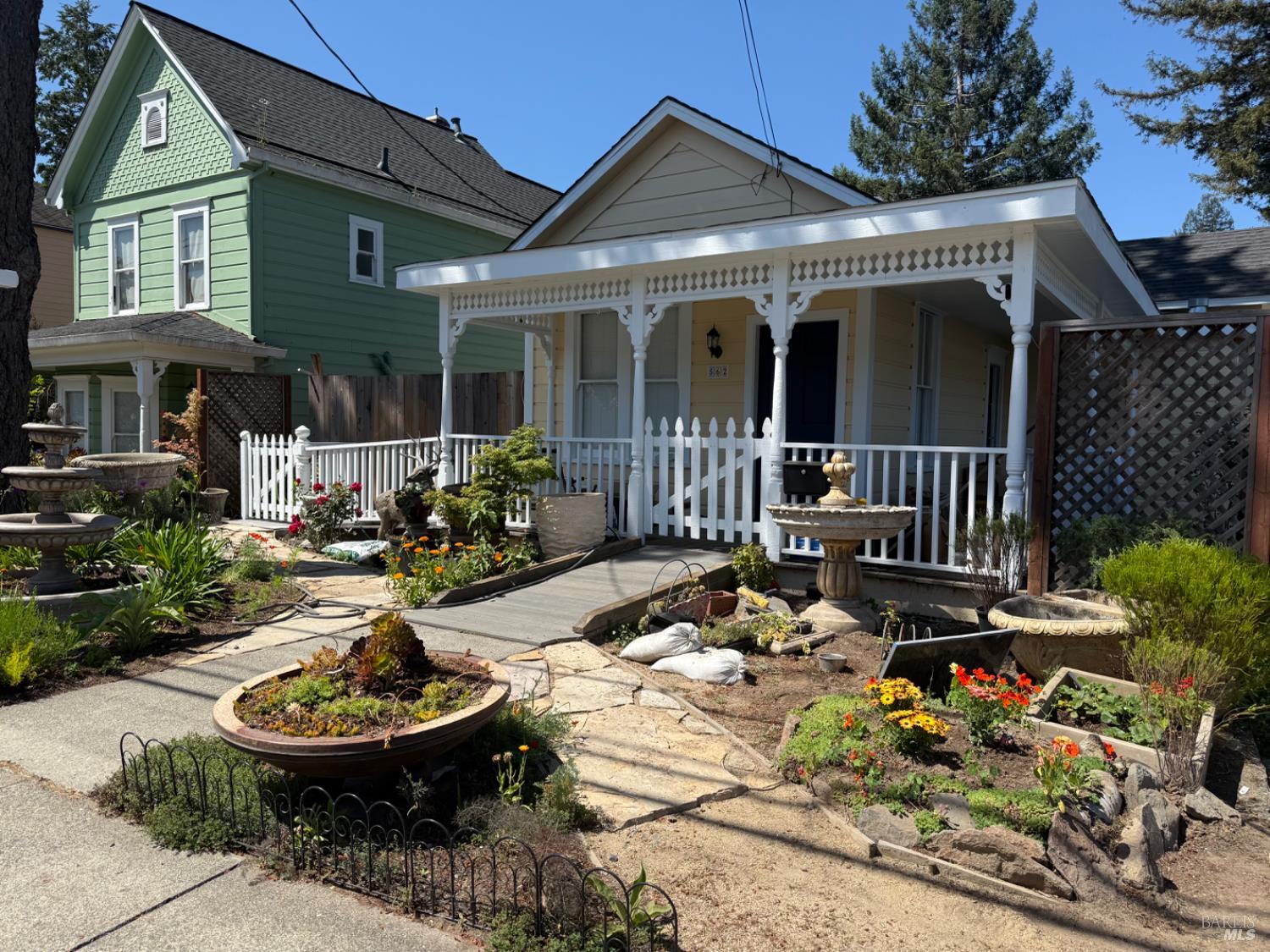 Detail Gallery Image 3 of 3 For 562 Petaluma Ave, Sebastopol,  CA 95472 - 3 Beds | 1 Baths