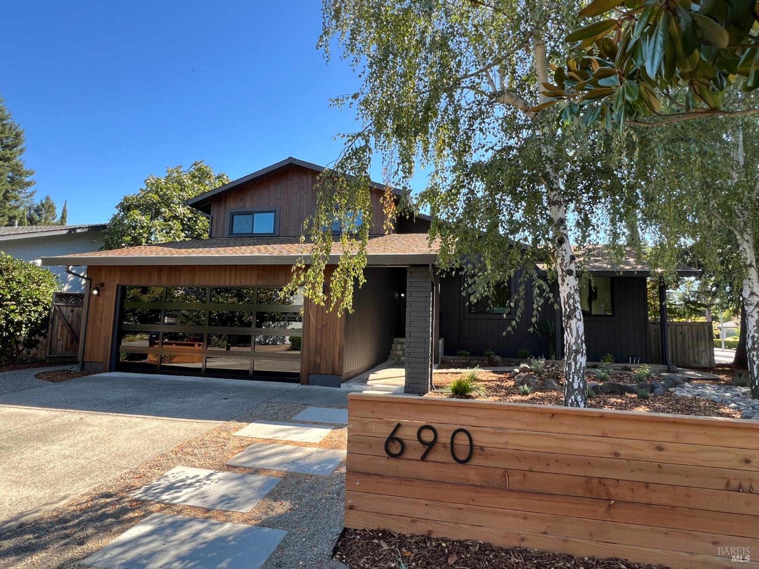 Detail Gallery Image 1 of 40 For 690 Hudson Ct, Sonoma,  CA 95476 - 4 Beds | 3 Baths