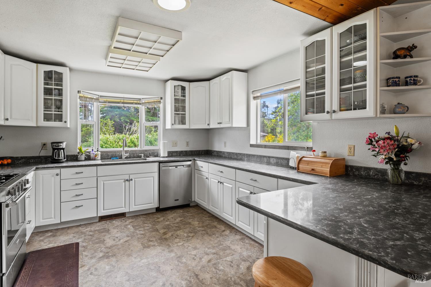 Detail Gallery Image 3 of 31 For 18520 Old Coast Hwy, Fort Bragg,  CA 95437 - 3 Beds | 2 Baths