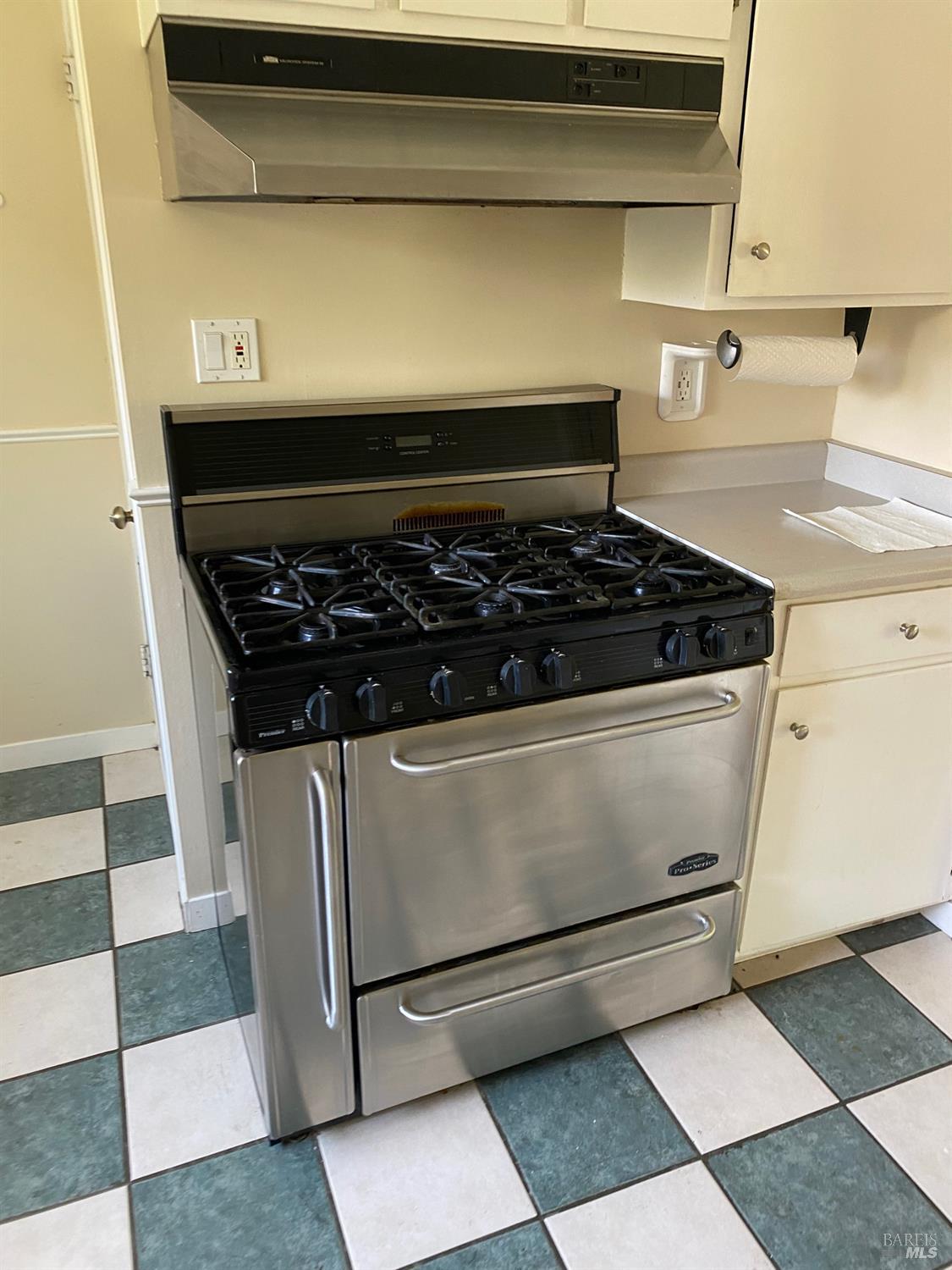 Detail Gallery Image 26 of 64 For 1125 East Ct, Novato,  CA 94945 - 2 Beds | 1 Baths