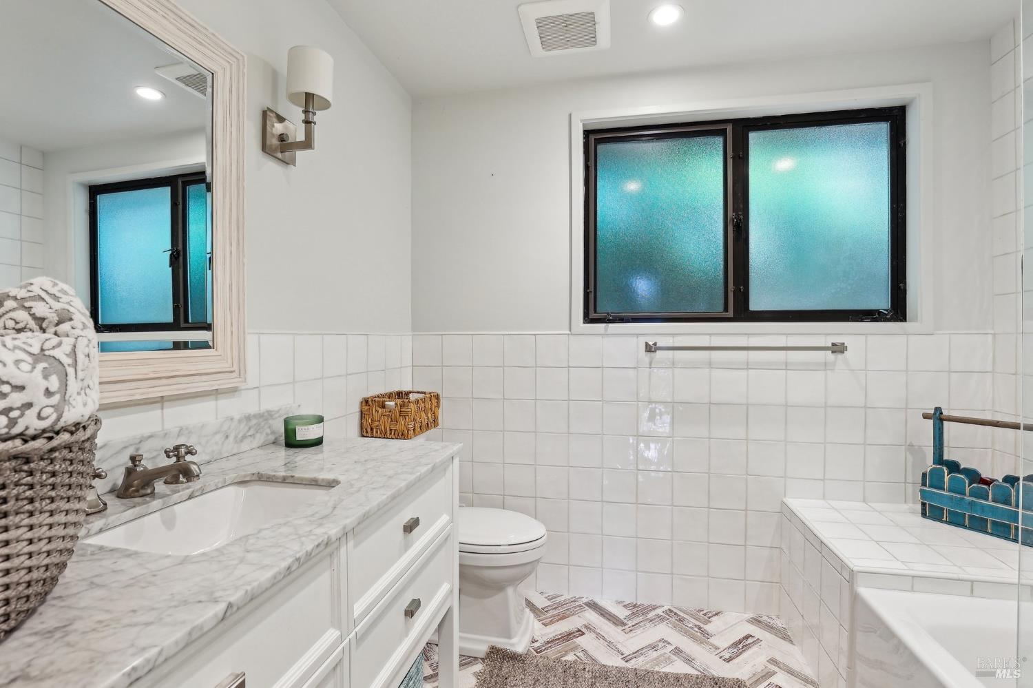 Detail Gallery Image 23 of 41 For 225 Van Winkle Dr, San Anselmo,  CA 94960 - 5 Beds | 4 Baths