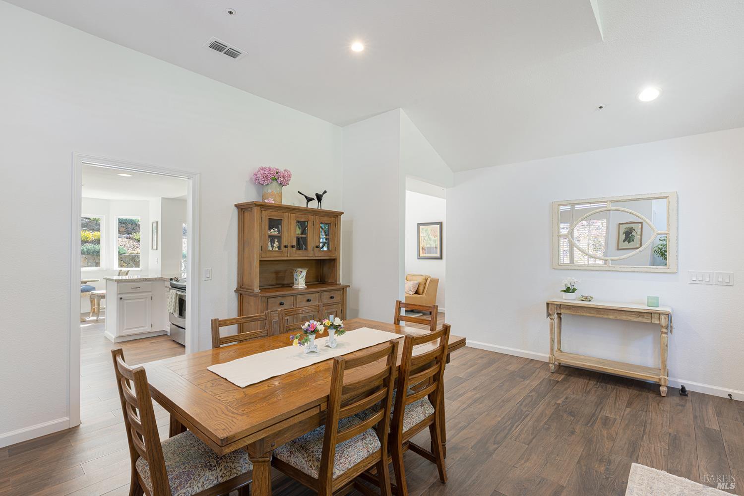 Detail Gallery Image 11 of 45 For 3336 Brittany Cir, Napa,  CA 94558 - 3 Beds | 2 Baths