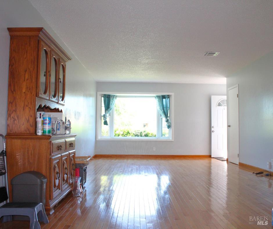 Detail Gallery Image 6 of 32 For 1863 Mini Dr, Vallejo,  CA 94589 - 3 Beds | 2 Baths