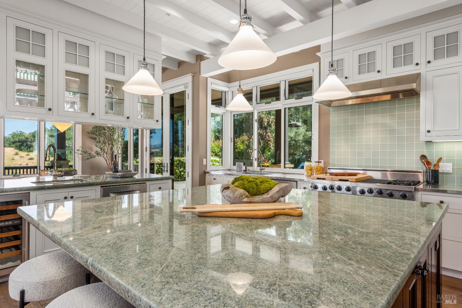 Detail Gallery Image 9 of 96 For 4030 Old Barn Rd, Healdsburg,  CA 95448 - 4 Beds | 5/1 Baths