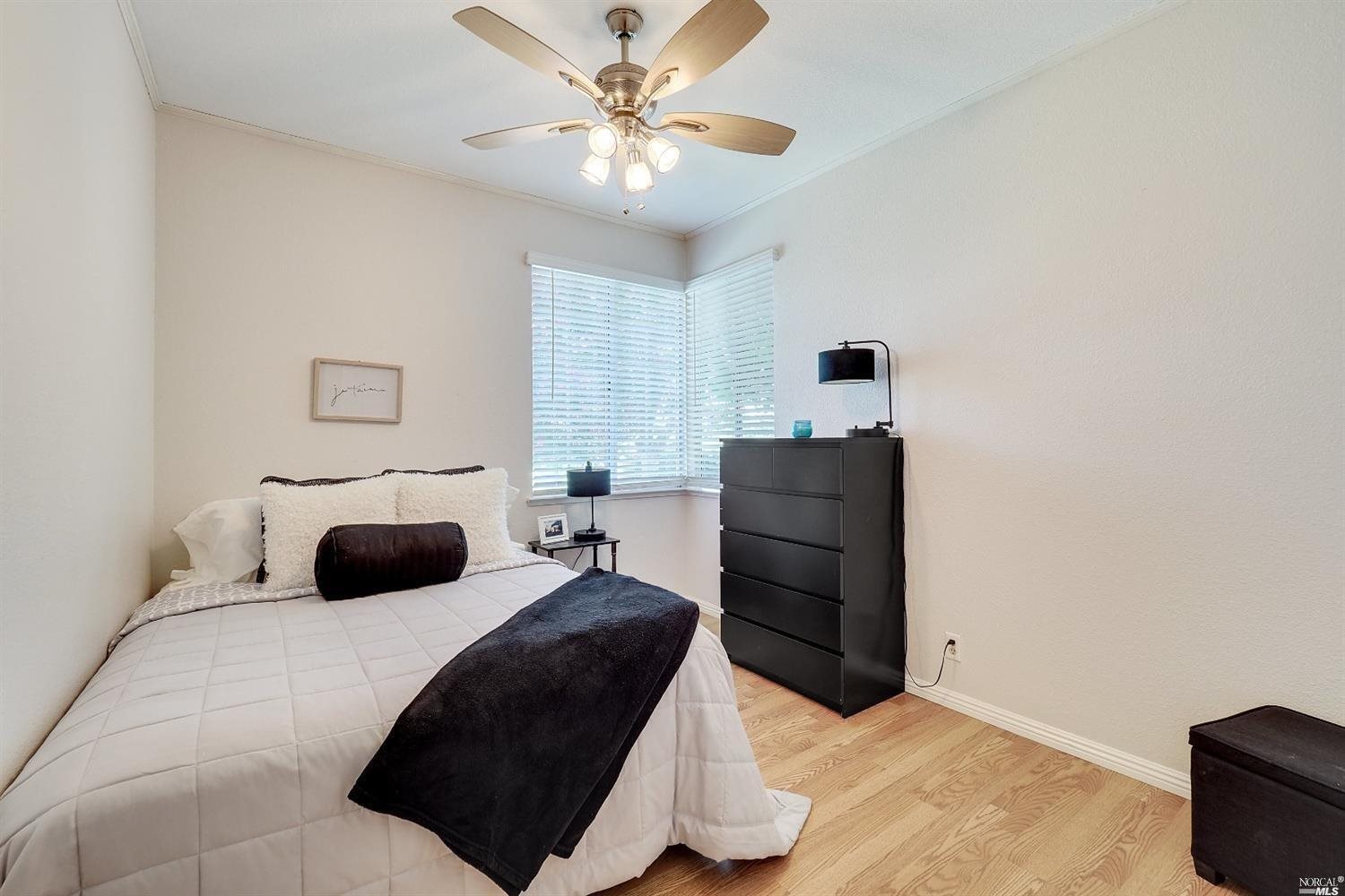 Detail Gallery Image 8 of 11 For 915 Tipperary Dr, Vacaville,  CA 95688 - 3 Beds | 2 Baths