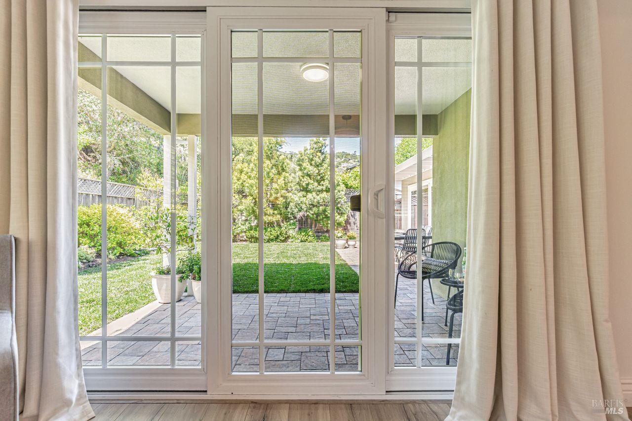 Detail Gallery Image 16 of 37 For 37 Angela Ave, San Anselmo,  CA 94960 - 4 Beds | 2/1 Baths