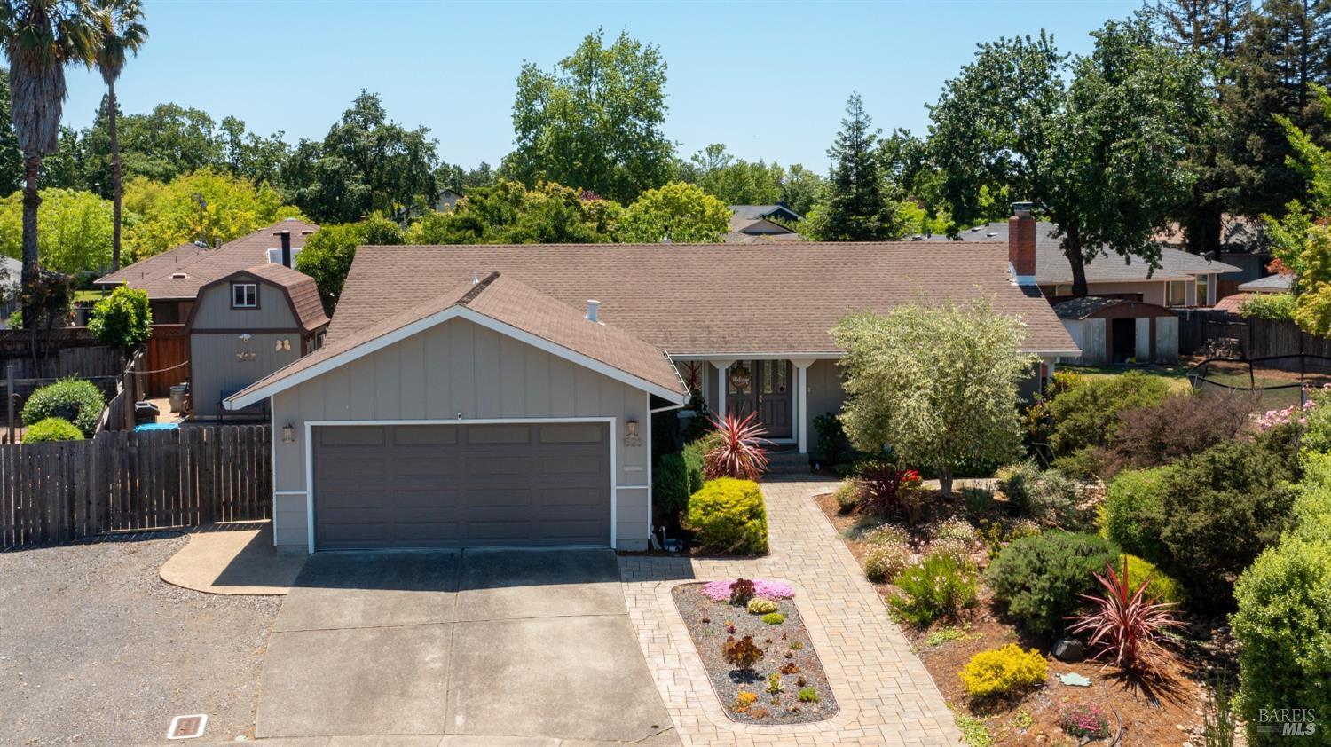 Detail Gallery Image 2 of 38 For 1523 Bruce Ct, Santa Rosa,  CA 95401 - 3 Beds | 2 Baths