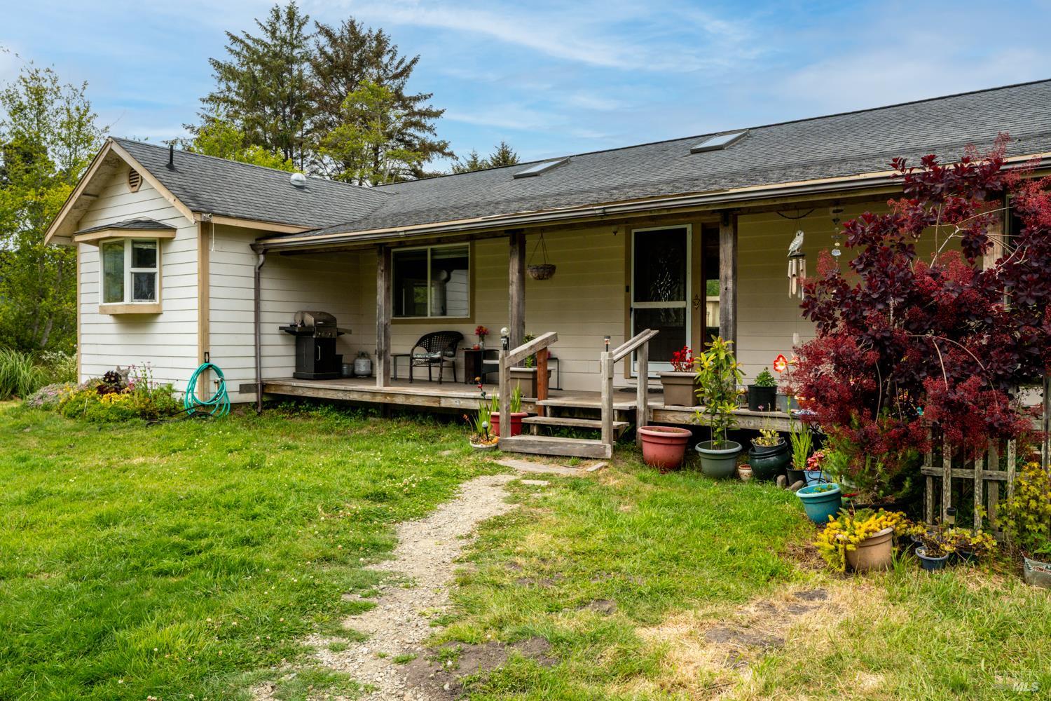 Detail Gallery Image 23 of 31 For 18520 Old Coast Hwy, Fort Bragg,  CA 95437 - 3 Beds | 2 Baths
