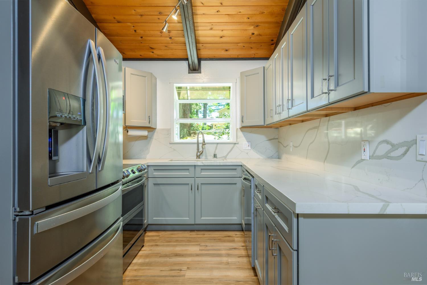 Detail Gallery Image 10 of 39 For 45270 Ocean View Ln, Gualala,  CA 95445 - 2 Beds | 1 Baths