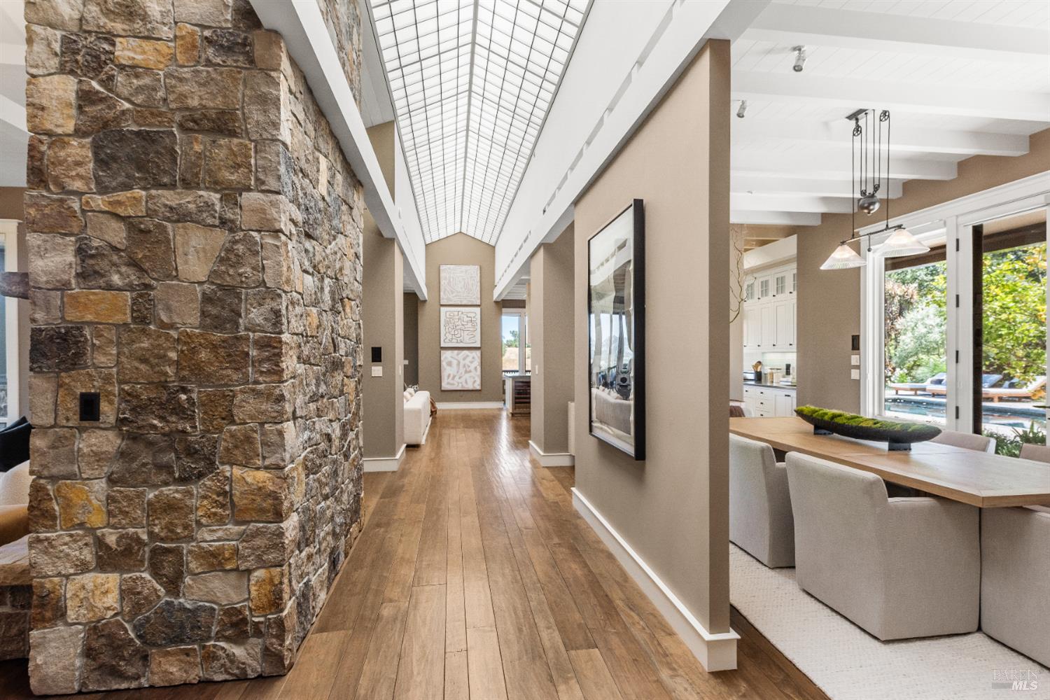 Detail Gallery Image 14 of 96 For 4030 Old Barn Rd, Healdsburg,  CA 95448 - 4 Beds | 5/1 Baths