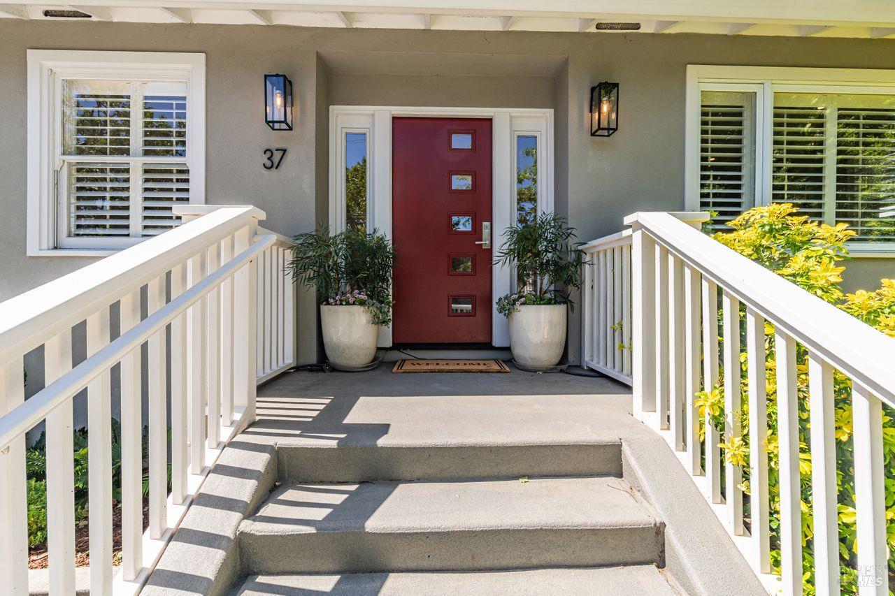 Detail Gallery Image 2 of 37 For 37 Angela Ave, San Anselmo,  CA 94960 - 4 Beds | 2/1 Baths