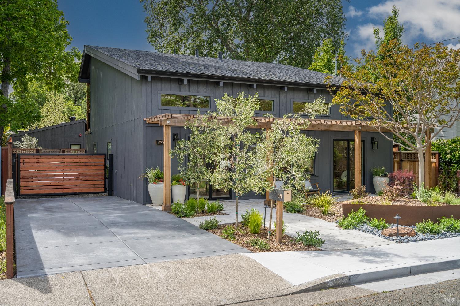 Detail Gallery Image 4 of 52 For 825 Austin Ave, Sonoma,  CA 95476 - 4 Beds | 3/1 Baths