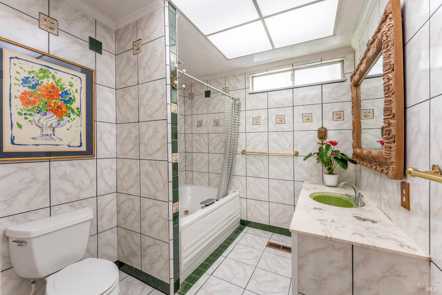 Detail Gallery Image 16 of 38 For 925 Knob Hill Rd, Ukiah,  CA 95482 - 3 Beds | 2 Baths