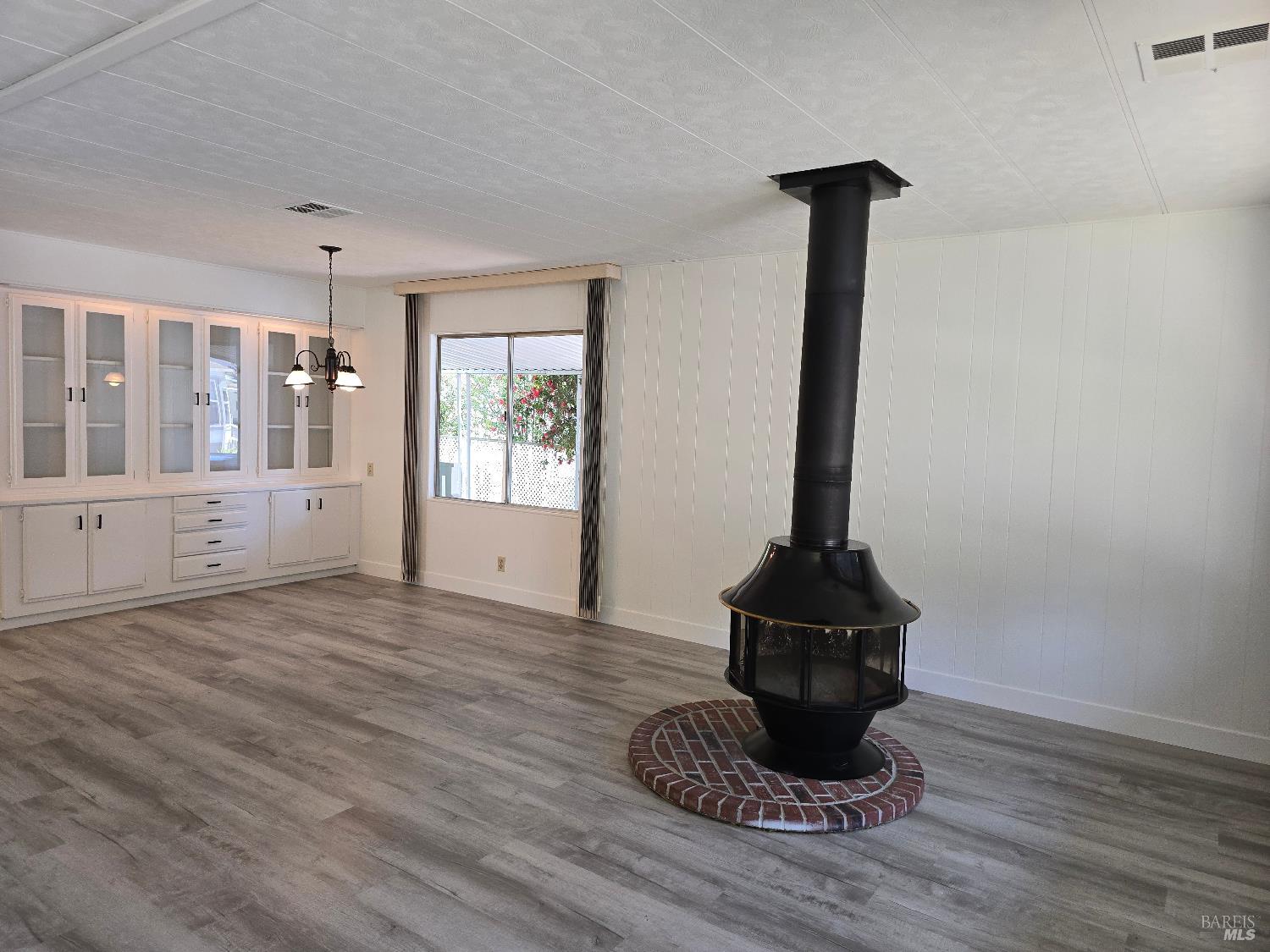 Detail Gallery Image 10 of 29 For 108 N Napa Dr, Petaluma,  CA 94954 - 2 Beds | 2 Baths