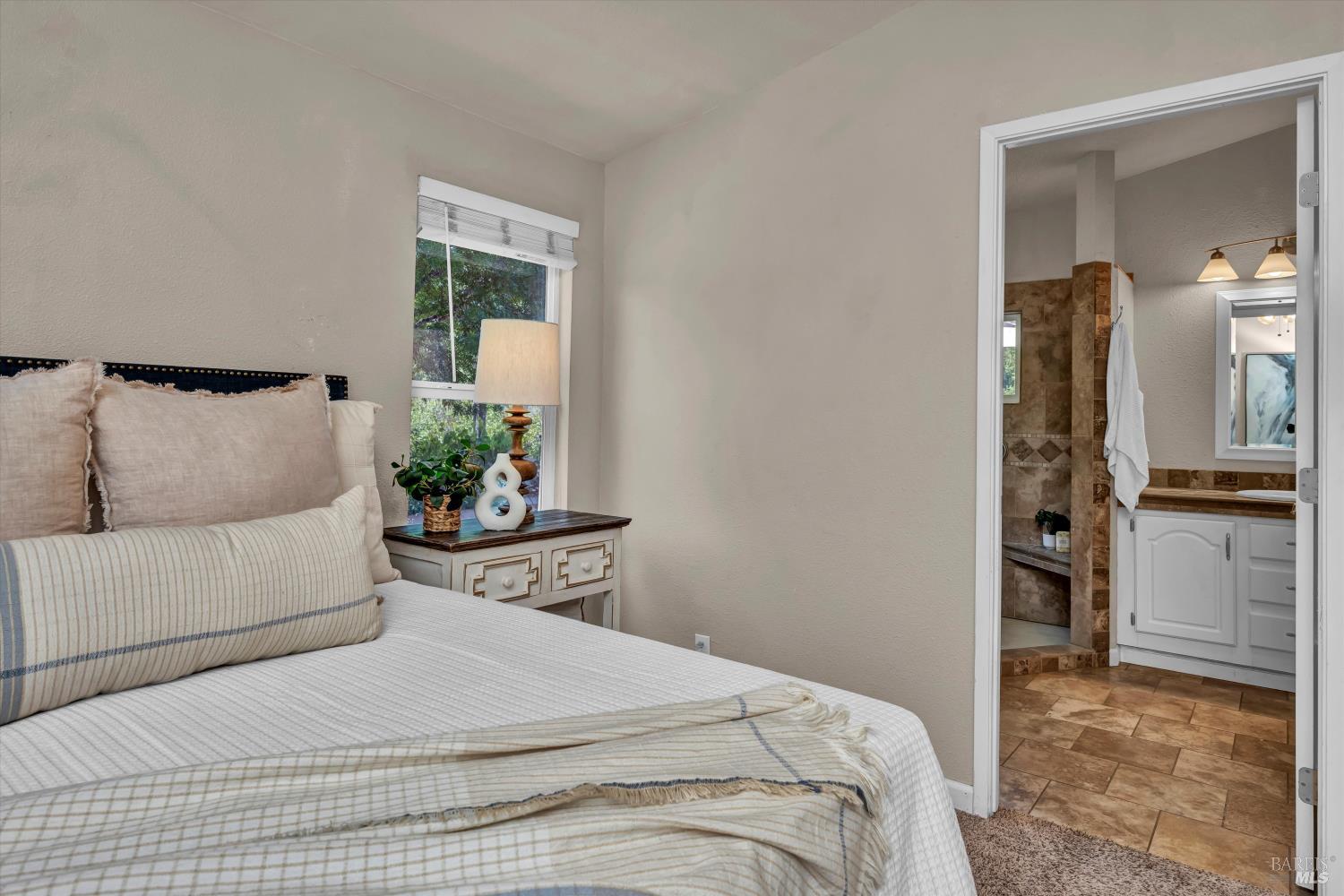 Detail Gallery Image 18 of 73 For 9700 Spring Valley Rd, Potter Valley,  CA 95469 - 3 Beds | 2 Baths