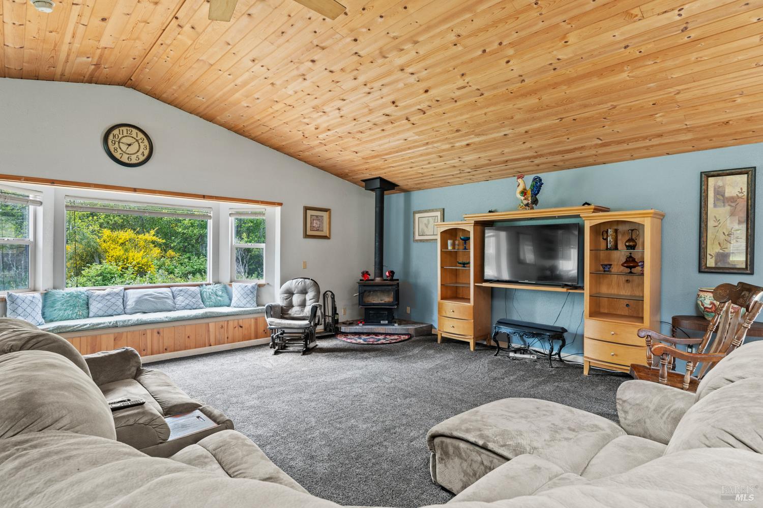 Detail Gallery Image 5 of 31 For 18520 Old Coast Hwy, Fort Bragg,  CA 95437 - 3 Beds | 2 Baths