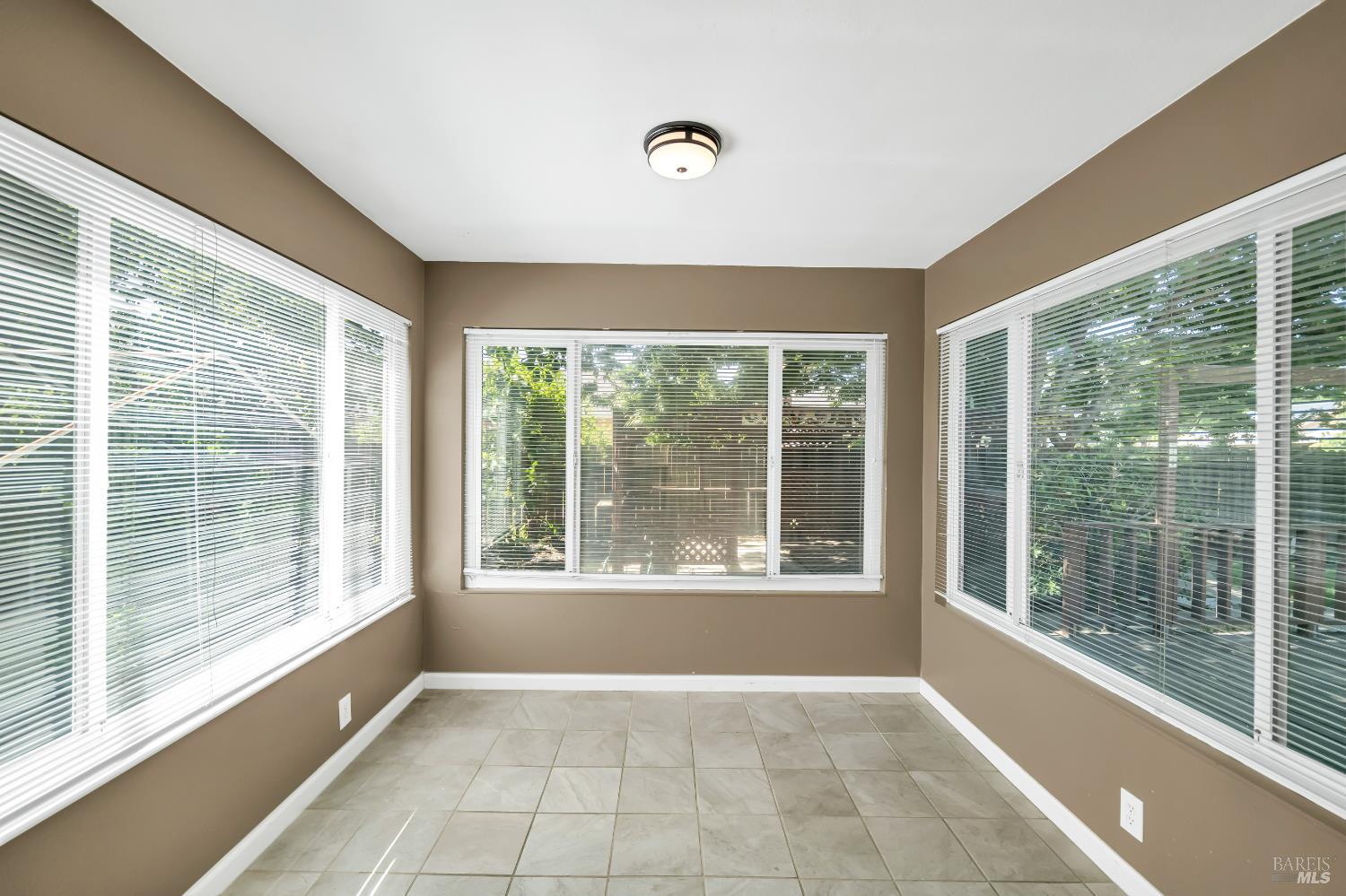 Detail Gallery Image 14 of 45 For 550 Rossi Dr, Dixon,  CA 95620 - 3 Beds | 2 Baths