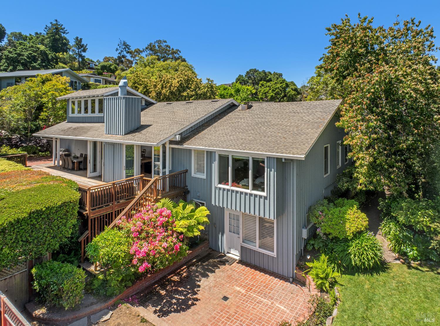 Detail Gallery Image 34 of 47 For 1 North Point Cir, Belvedere,  CA 94920 - 4 Beds | 3/1 Baths