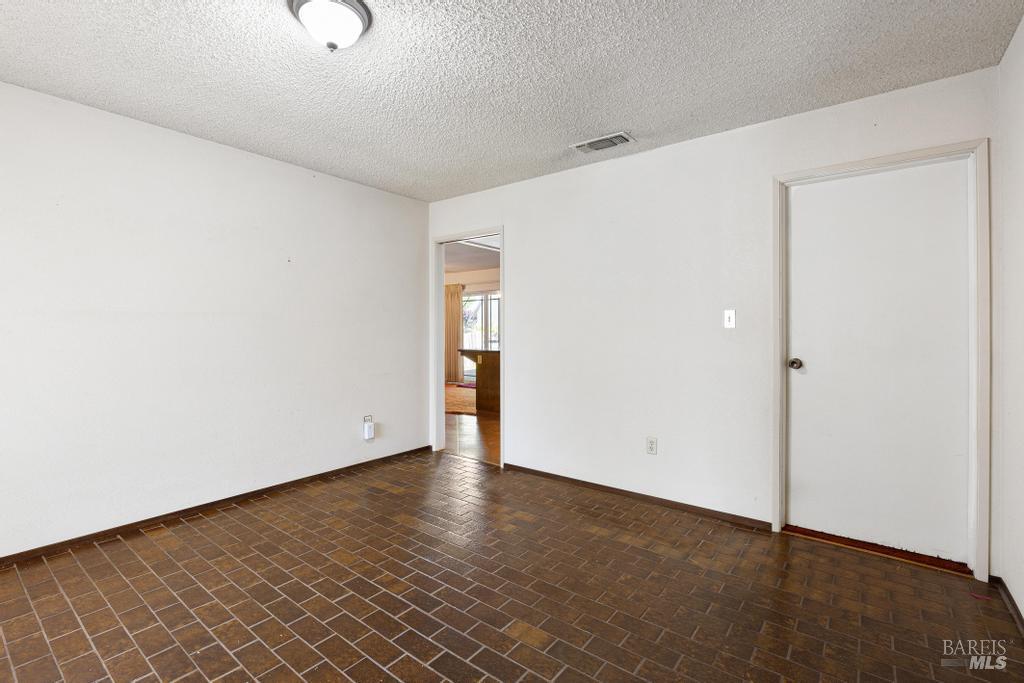 Detail Gallery Image 9 of 33 For 1417 Klamath Dr, Suisun City,  CA 94585 - 3 Beds | 2 Baths