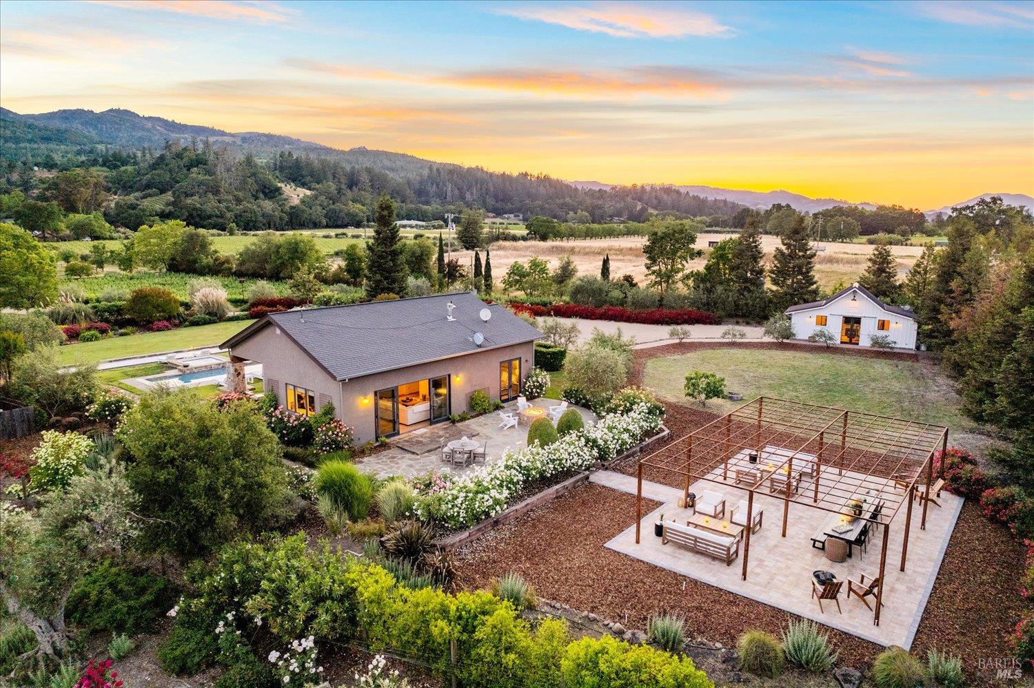 Detail Gallery Image 17 of 44 For 1480 S Whitehall Ln, Saint Helena,  CA 94574 - 4 Beds | 4/1 Baths