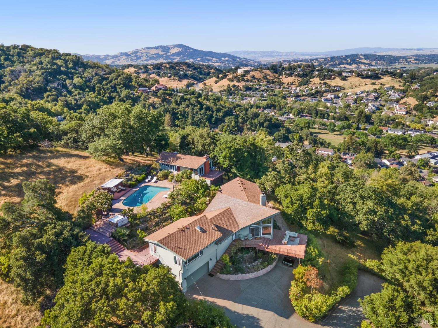 Detail Gallery Image 5 of 56 For 104 Eagle Dr, Novato,  CA 94949 - 4 Beds | 3 Baths