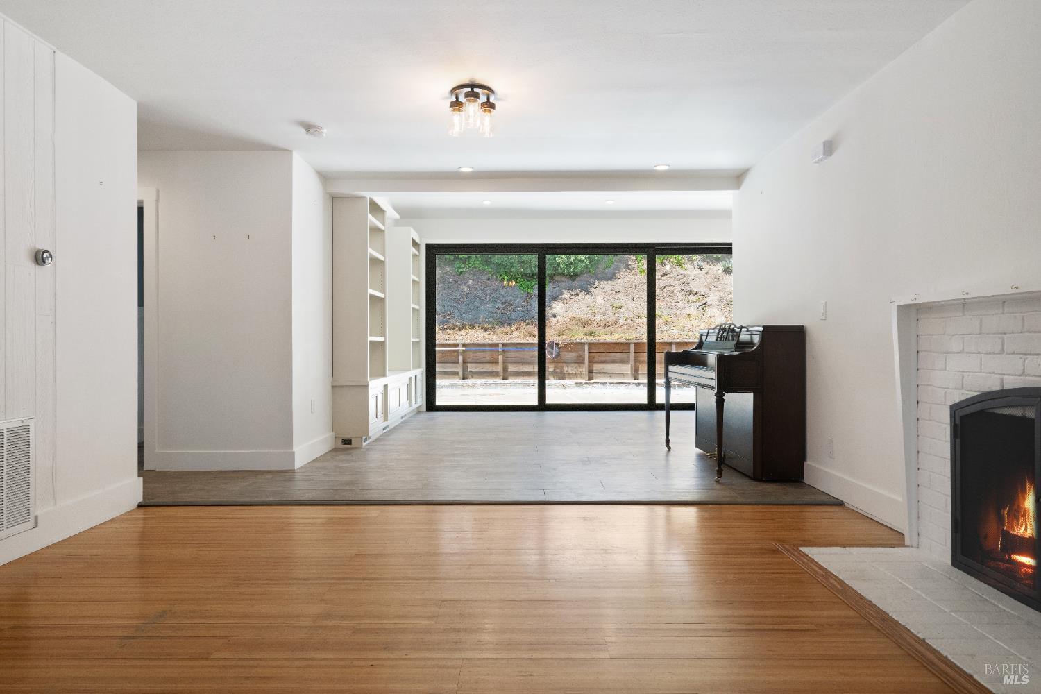 Detail Gallery Image 5 of 62 For 600 Miller Creek Rd, San Rafael,  CA 94903 - 3 Beds | 2/1 Baths