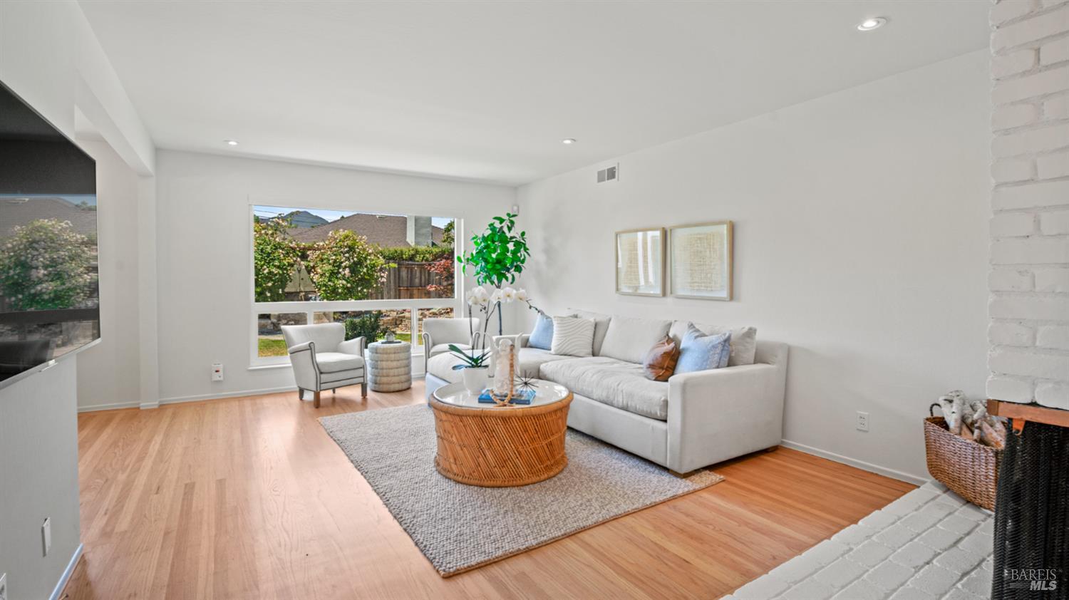 Detail Gallery Image 4 of 28 For 40 Staghound Psge, Corte Madera,  CA 94925 - 3 Beds | 2 Baths