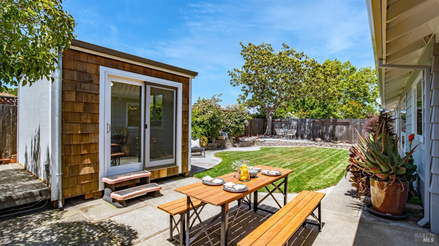 Detail Gallery Image 17 of 28 For 40 Staghound Psge, Corte Madera,  CA 94925 - 3 Beds | 2 Baths