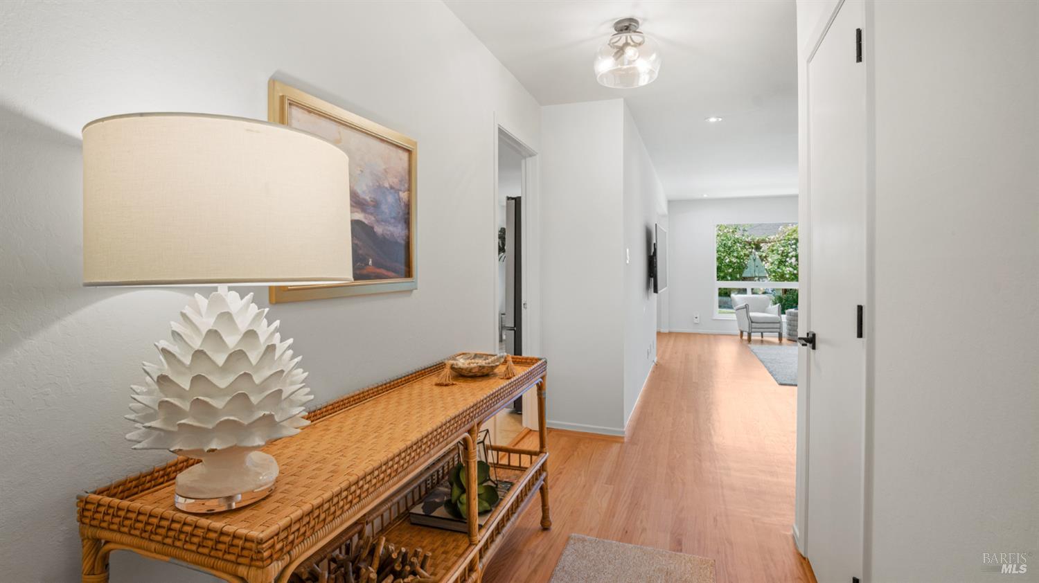 Detail Gallery Image 3 of 28 For 40 Staghound Psge, Corte Madera,  CA 94925 - 3 Beds | 2 Baths