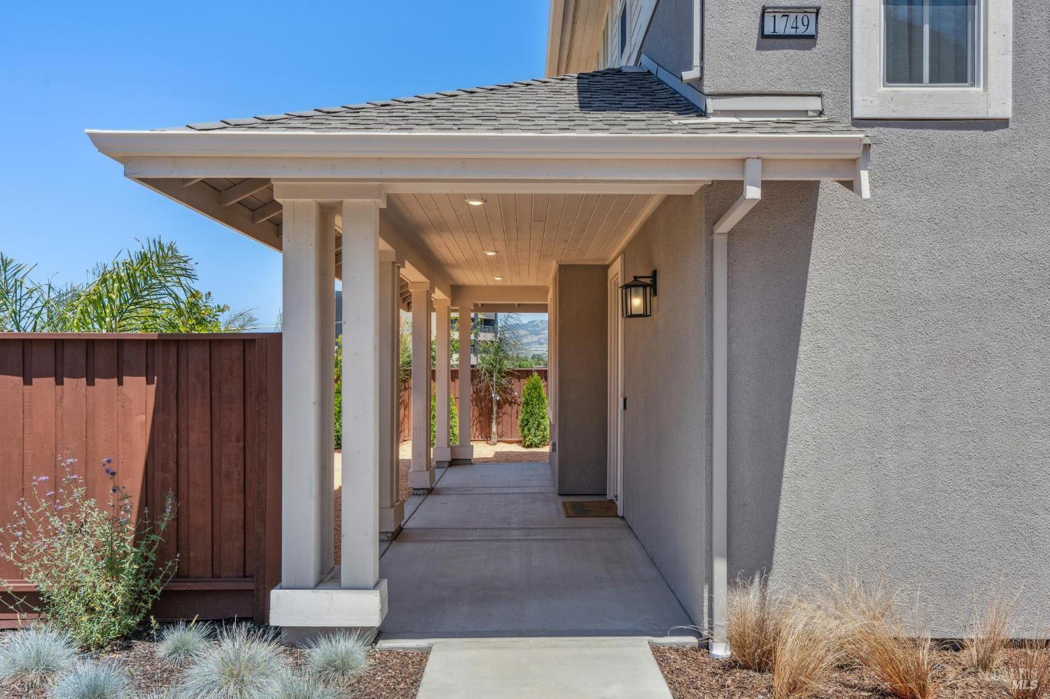 Detail Gallery Image 4 of 69 For 1749 Guadalupe St, Petaluma,  CA 94952 - 4 Beds | 3 Baths