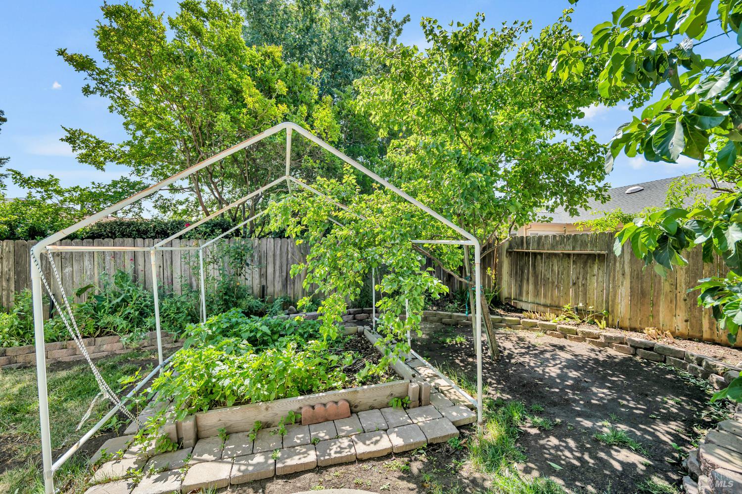 Detail Gallery Image 40 of 45 For 550 Rossi Dr, Dixon,  CA 95620 - 3 Beds | 2 Baths