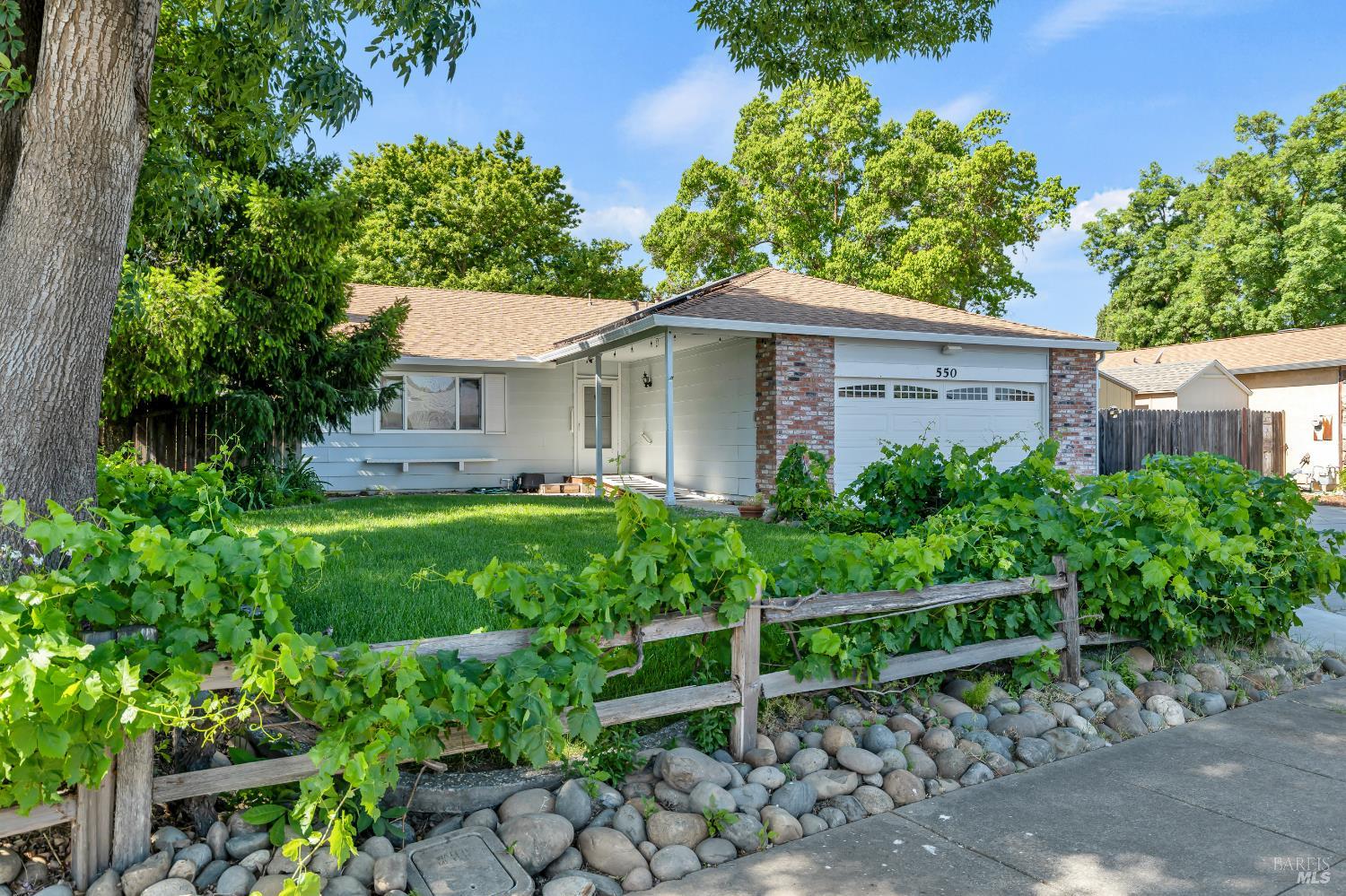 Detail Gallery Image 1 of 45 For 550 Rossi Dr, Dixon,  CA 95620 - 3 Beds | 2 Baths