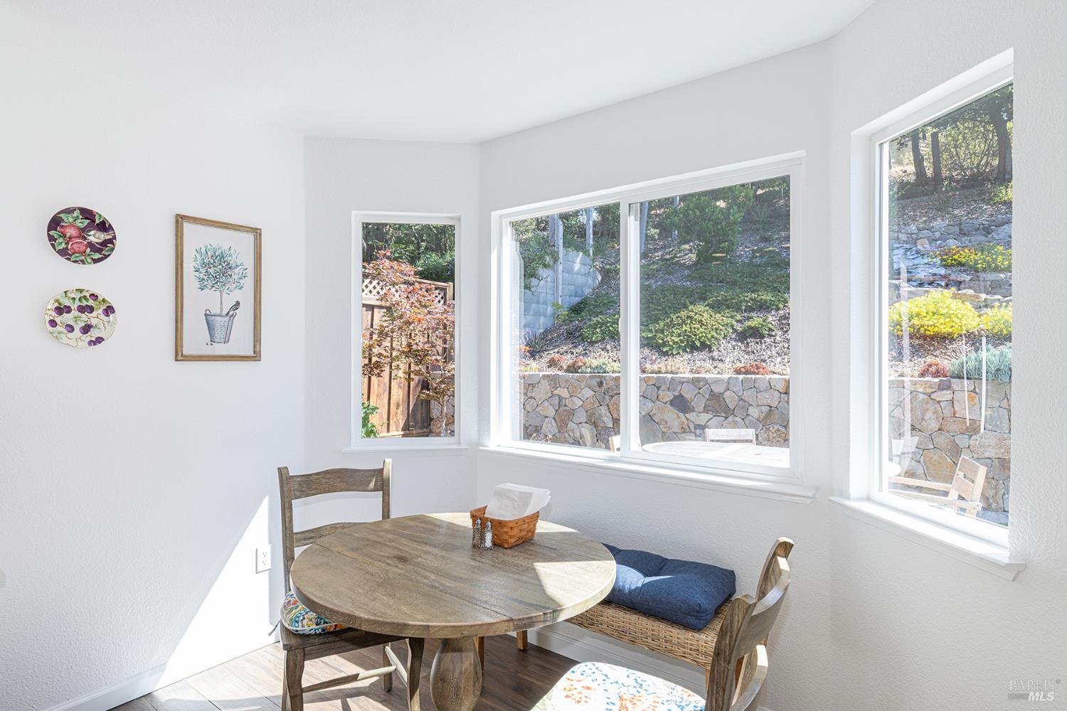 Detail Gallery Image 19 of 45 For 3336 Brittany Cir, Napa,  CA 94558 - 3 Beds | 2 Baths