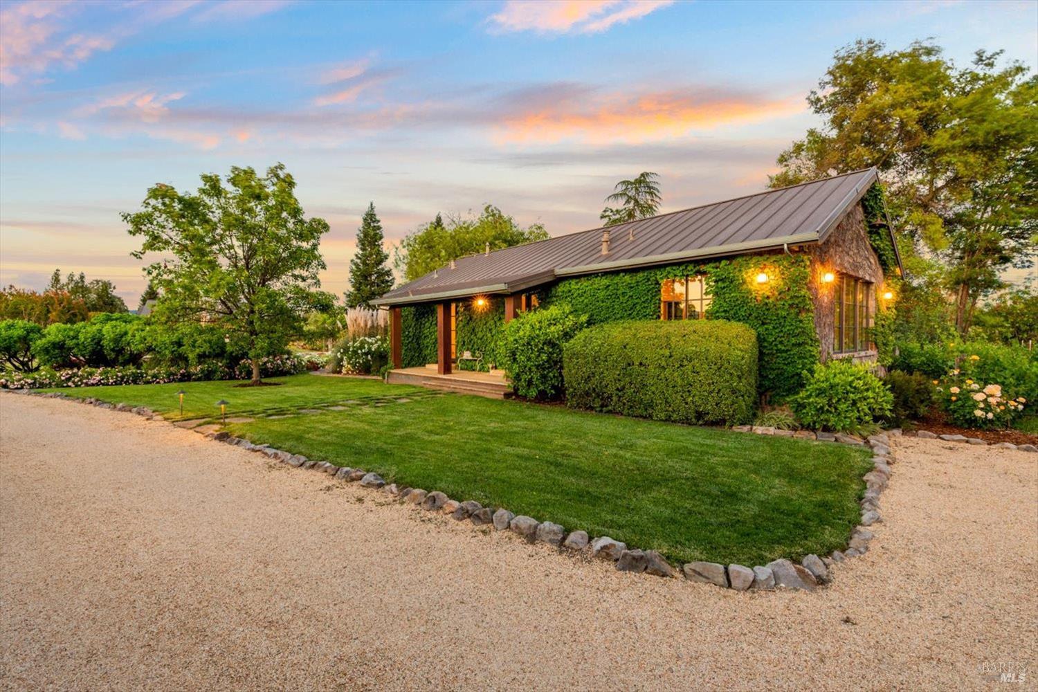 Detail Gallery Image 32 of 44 For 1480 S Whitehall Ln, Saint Helena,  CA 94574 - 4 Beds | 4/1 Baths