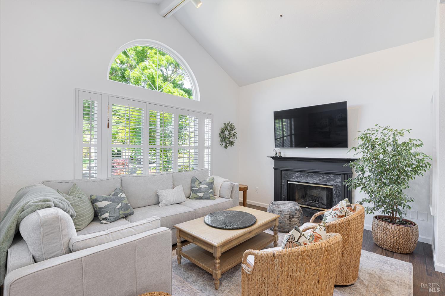 Detail Gallery Image 4 of 45 For 3336 Brittany Cir, Napa,  CA 94558 - 3 Beds | 2 Baths