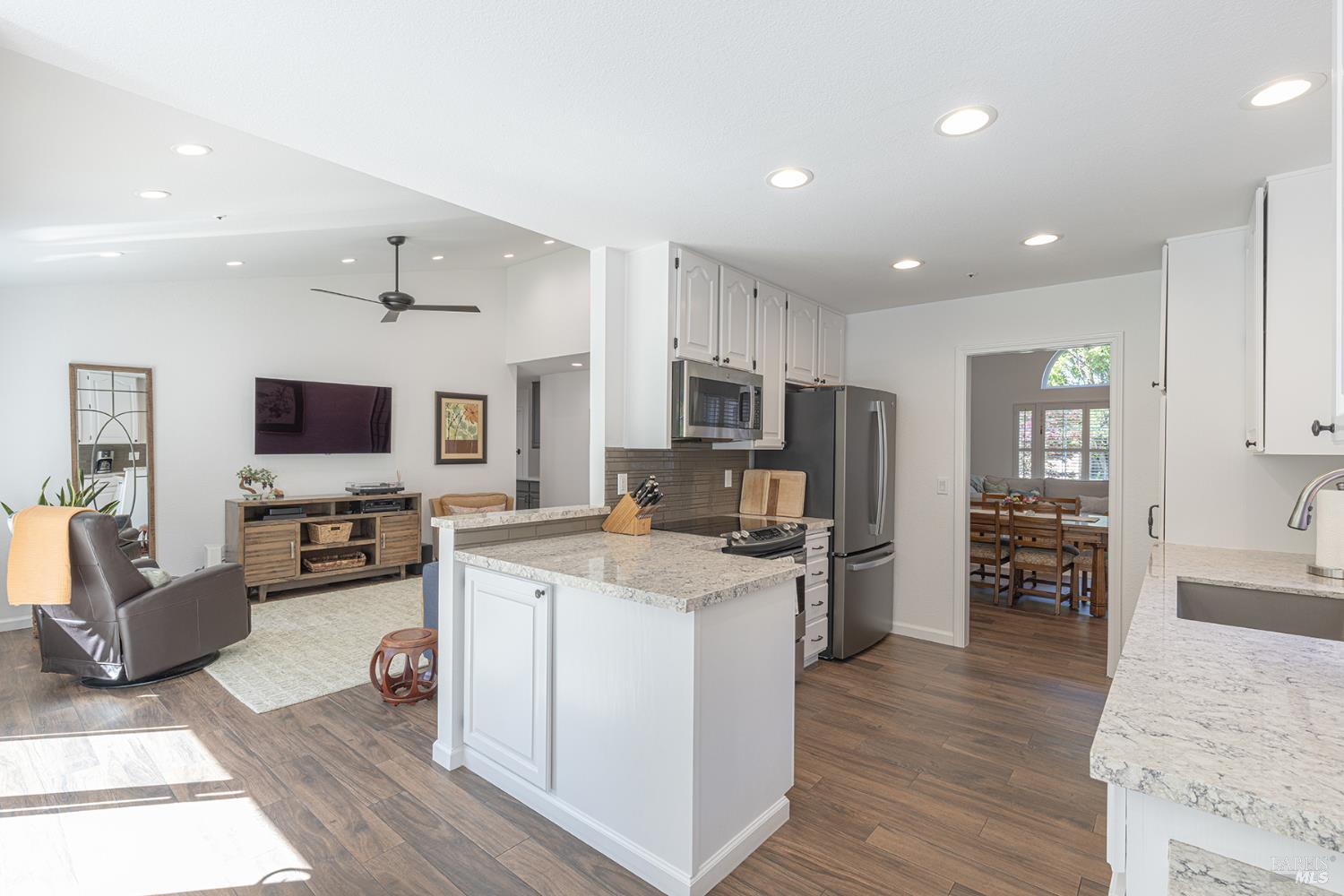 Detail Gallery Image 21 of 45 For 3336 Brittany Cir, Napa,  CA 94558 - 3 Beds | 2 Baths
