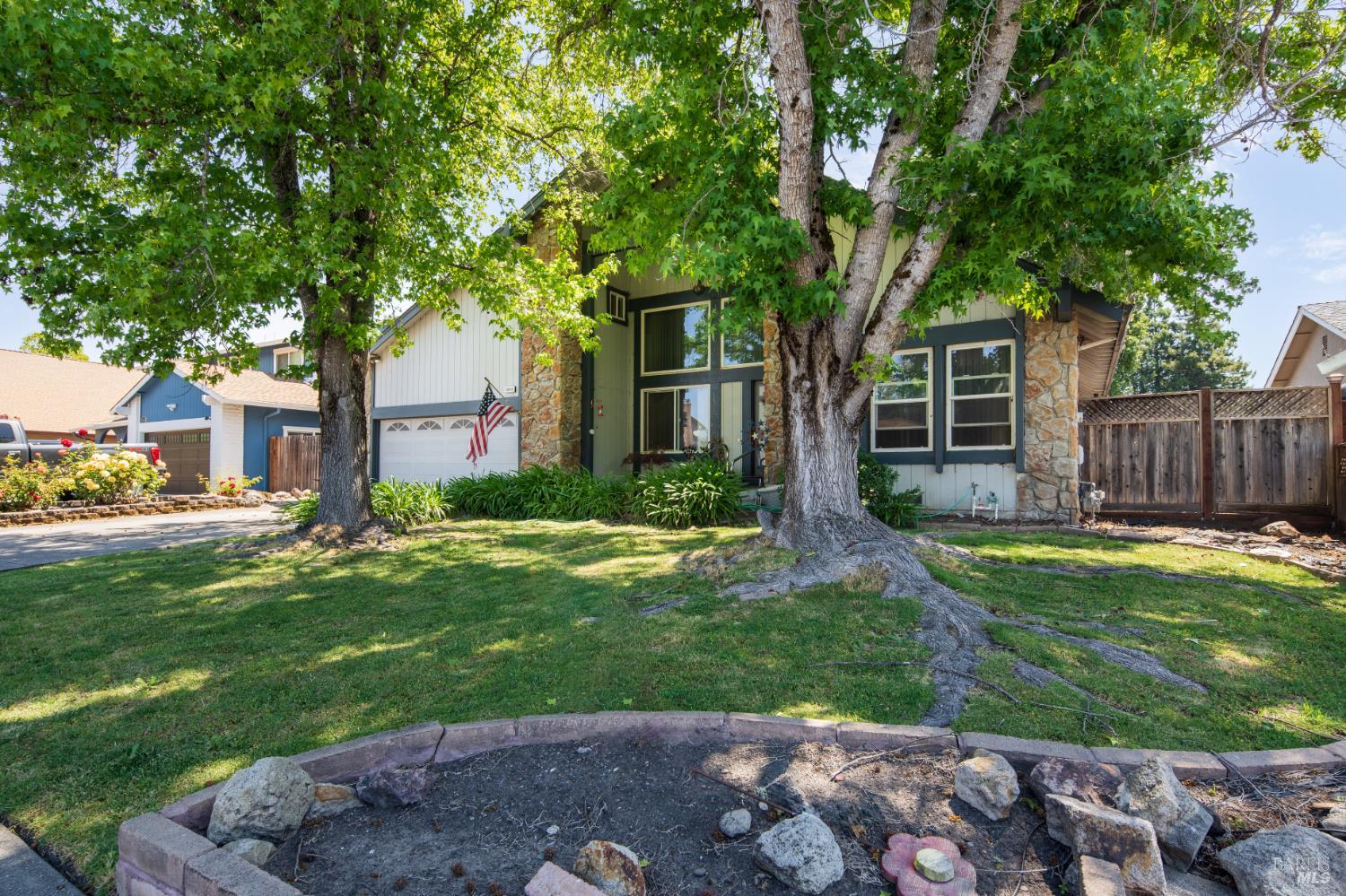Detail Gallery Image 2 of 34 For 6048 Dawn Dr, Rohnert Park,  CA 94928 - 4 Beds | 3 Baths