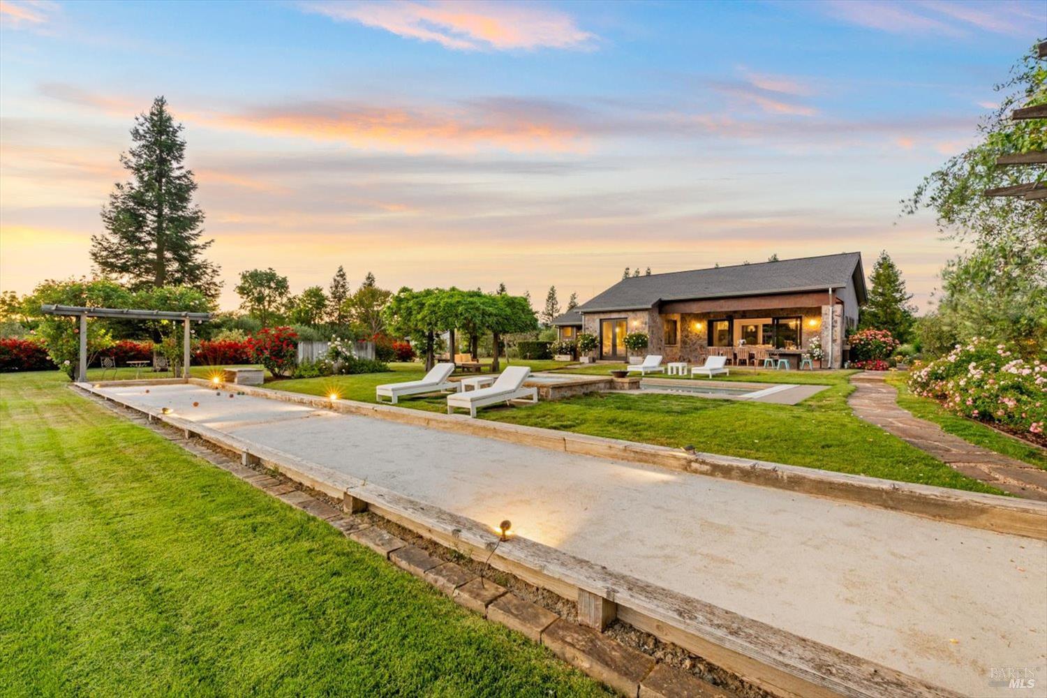 Detail Gallery Image 5 of 44 For 1480 S Whitehall Ln, Saint Helena,  CA 94574 - 4 Beds | 4/1 Baths