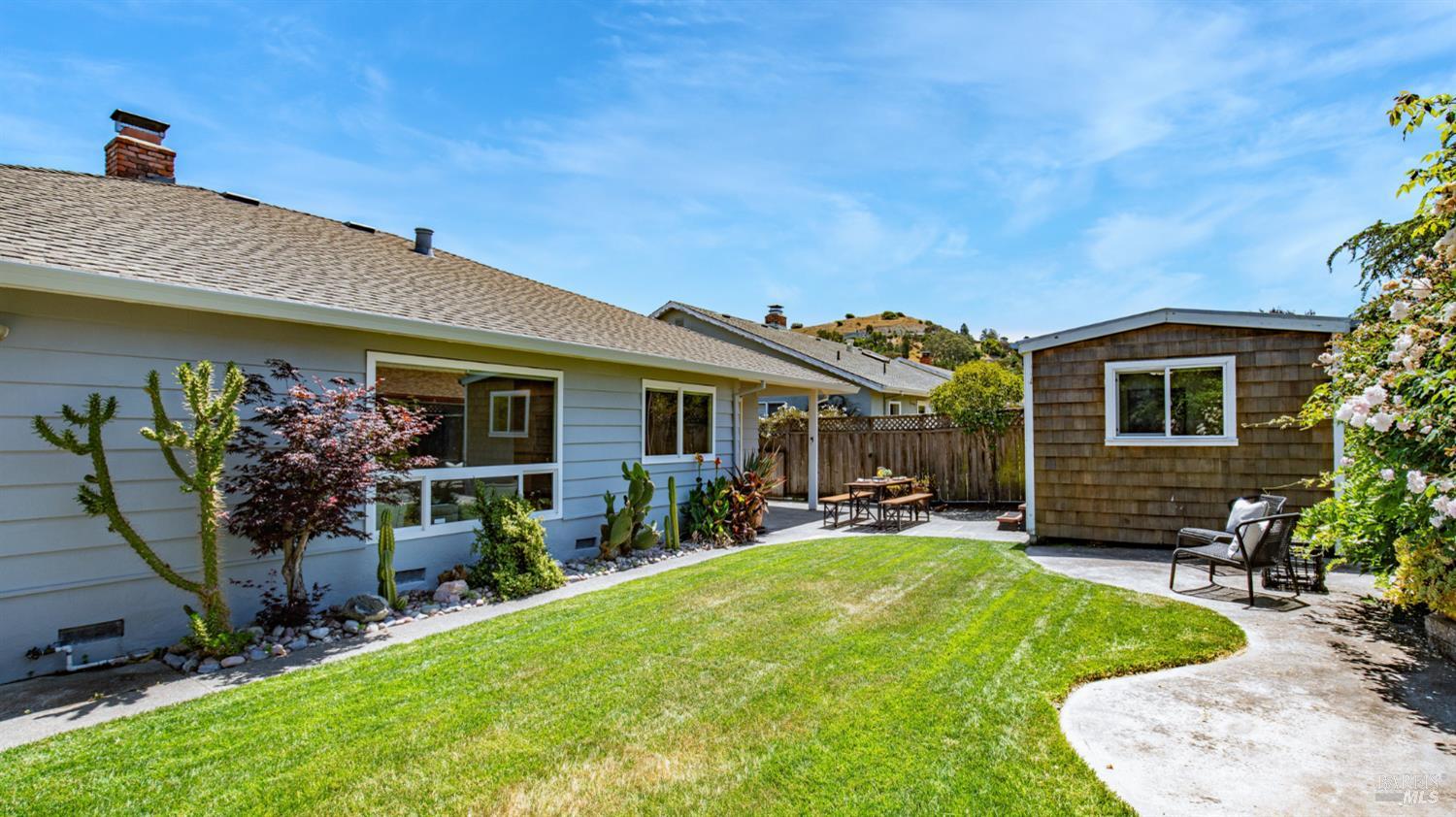 Detail Gallery Image 21 of 28 For 40 Staghound Psge, Corte Madera,  CA 94925 - 3 Beds | 2 Baths