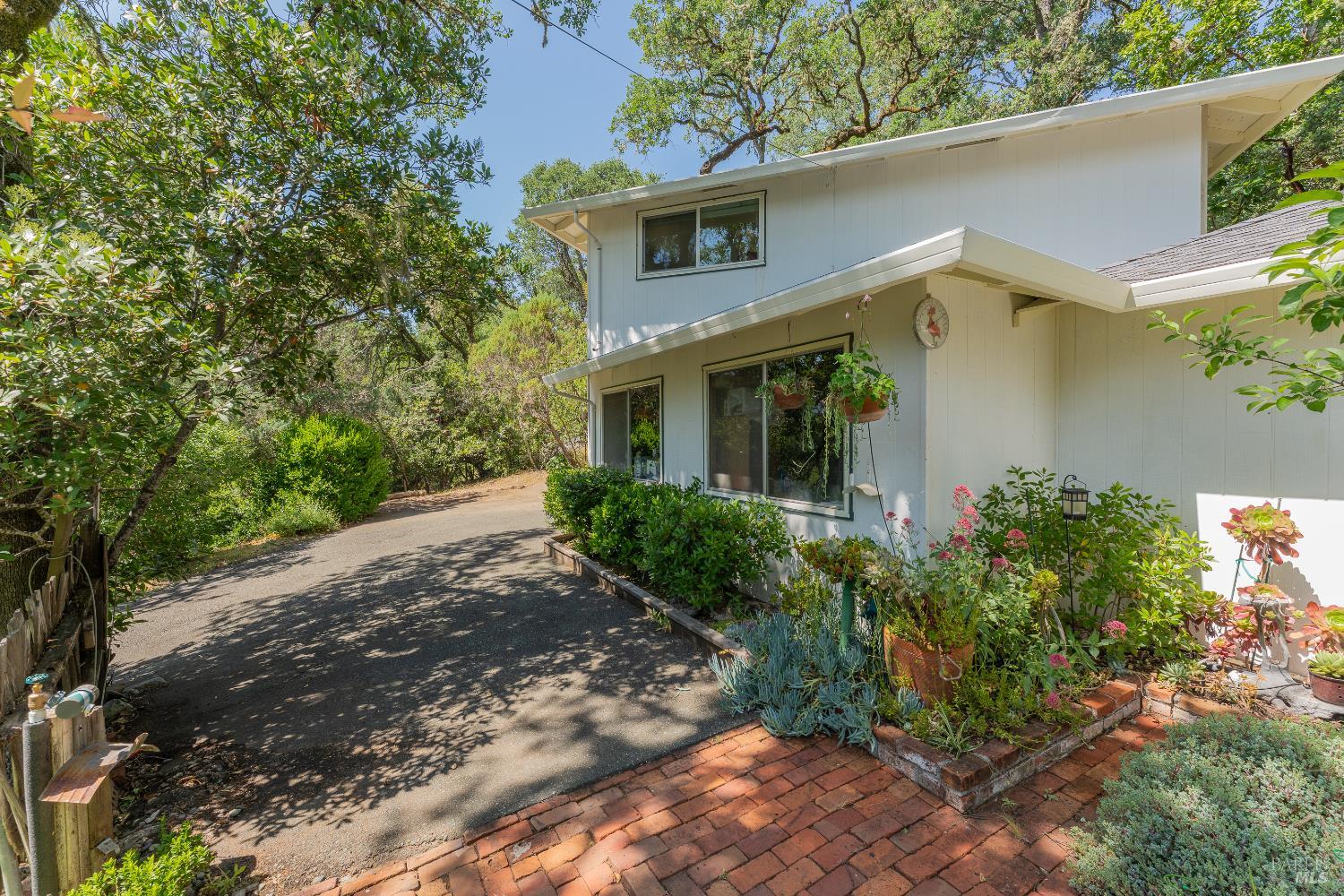 Detail Gallery Image 24 of 38 For 925 Knob Hill Rd, Ukiah,  CA 95482 - 3 Beds | 2 Baths