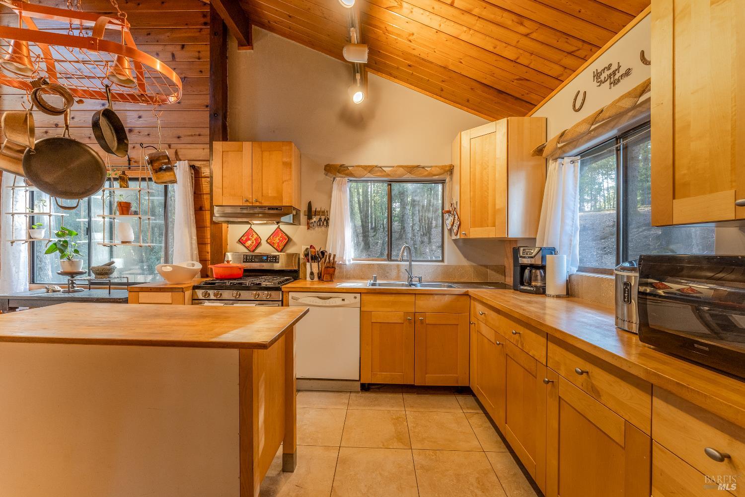 Detail Gallery Image 3 of 27 For 2645 Goose Rd, Willits,  CA 95490 - 3 Beds | 2 Baths