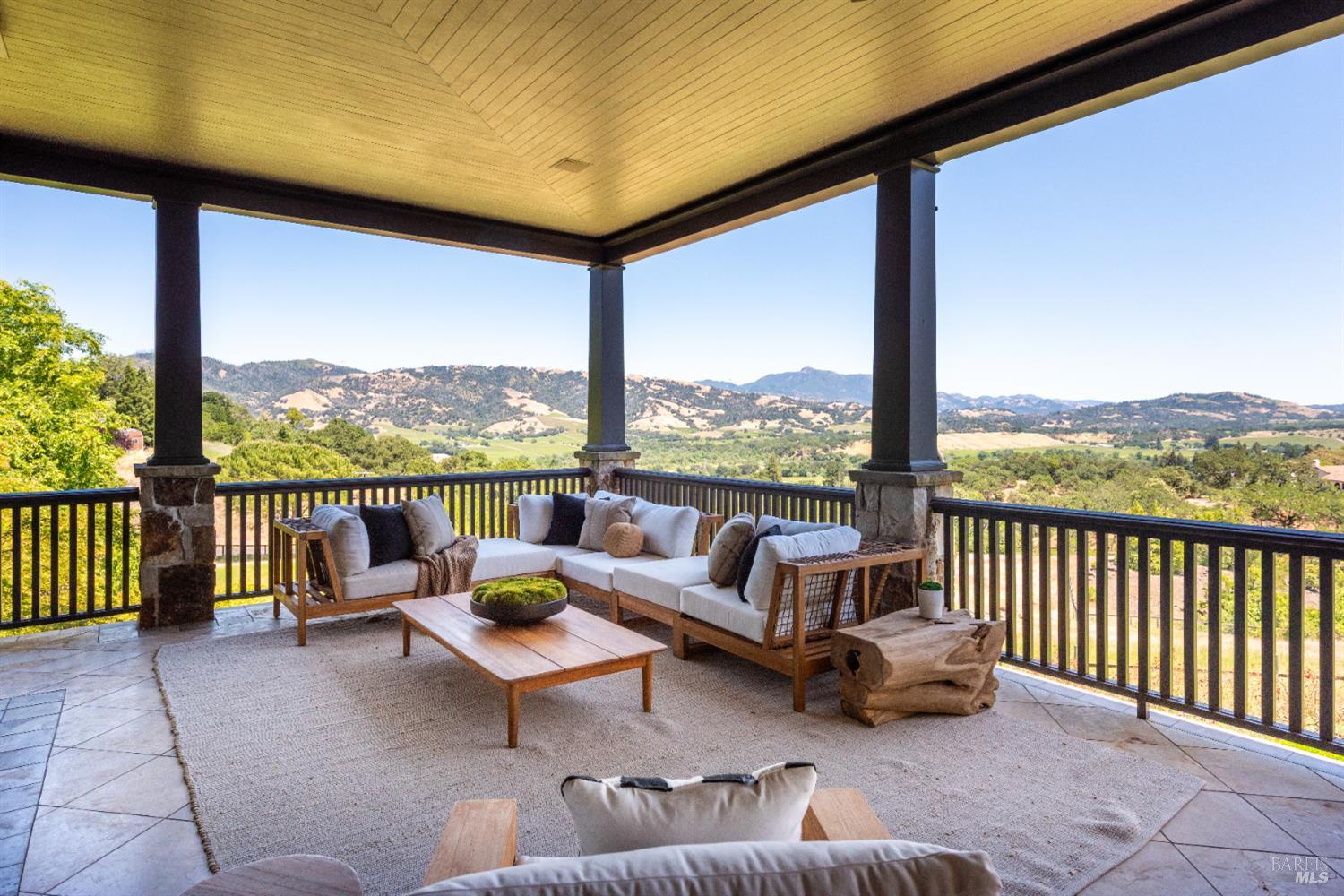 Detail Gallery Image 19 of 96 For 4030 Old Barn Rd, Healdsburg,  CA 95448 - 4 Beds | 5/1 Baths