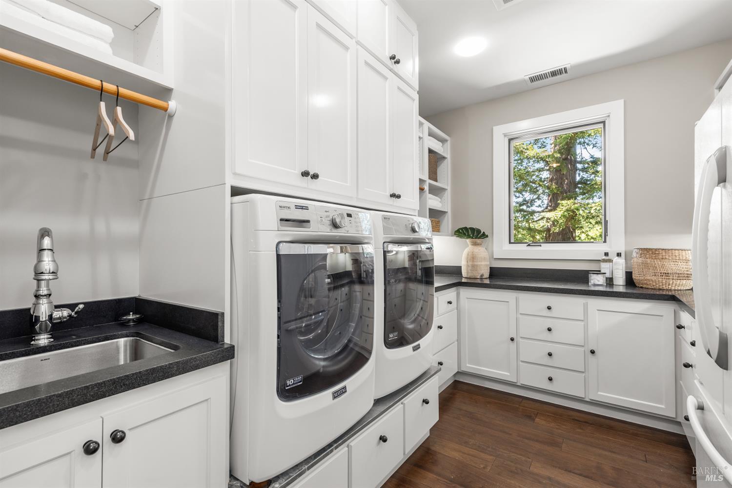 Detail Gallery Image 50 of 96 For 4030 Old Barn Rd, Healdsburg,  CA 95448 - 4 Beds | 5/1 Baths