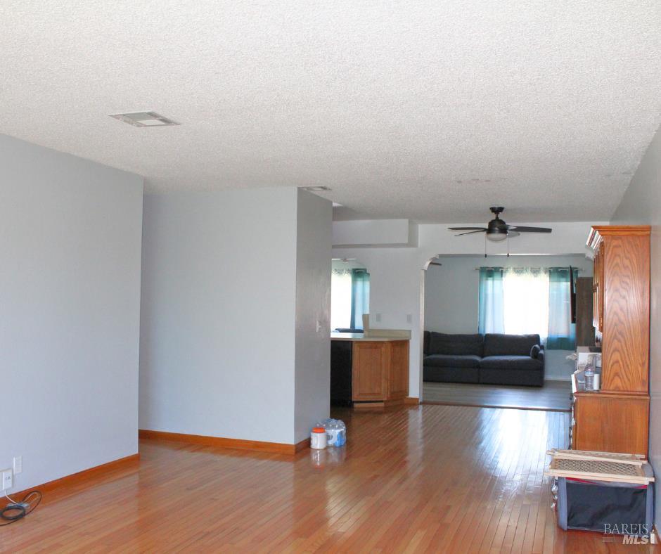 Detail Gallery Image 5 of 32 For 1863 Mini Dr, Vallejo,  CA 94589 - 3 Beds | 2 Baths