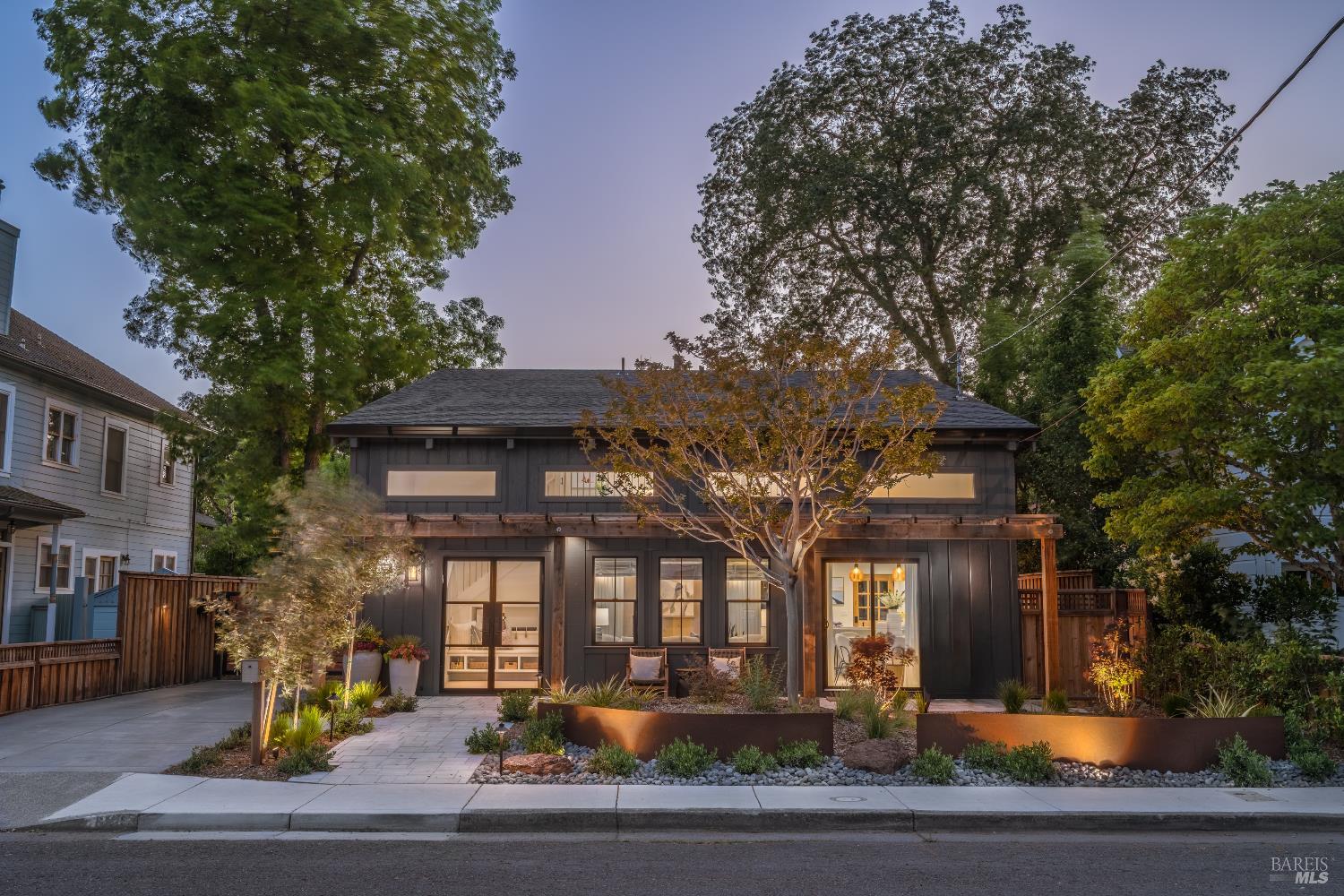 Detail Gallery Image 2 of 52 For 825 Austin Ave, Sonoma,  CA 95476 - 4 Beds | 3/1 Baths