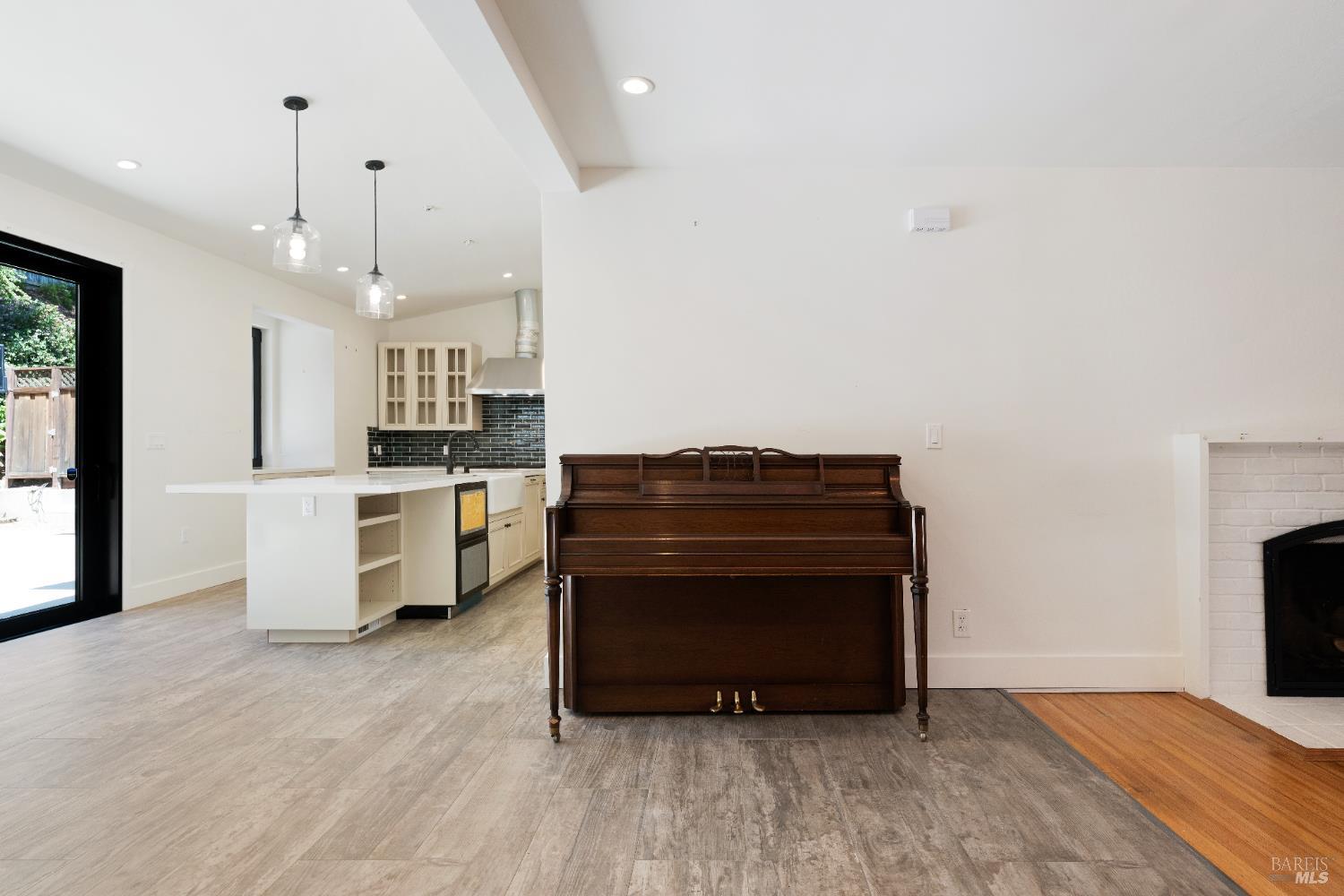Detail Gallery Image 8 of 62 For 600 Miller Creek Rd, San Rafael,  CA 94903 - 3 Beds | 2/1 Baths