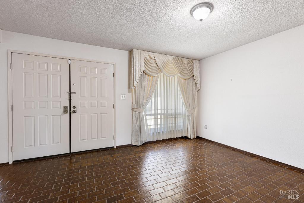 Detail Gallery Image 10 of 33 For 1417 Klamath Dr, Suisun City,  CA 94585 - 3 Beds | 2 Baths